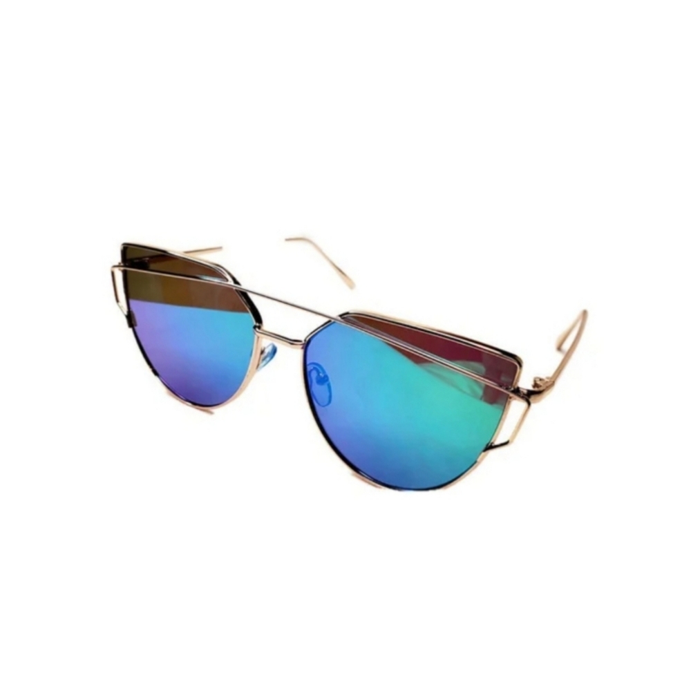 Fashionable Mirrored Lense Sunglasses